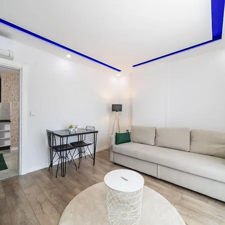 Modern And Central Near Beach In The Heart Of Antalya
